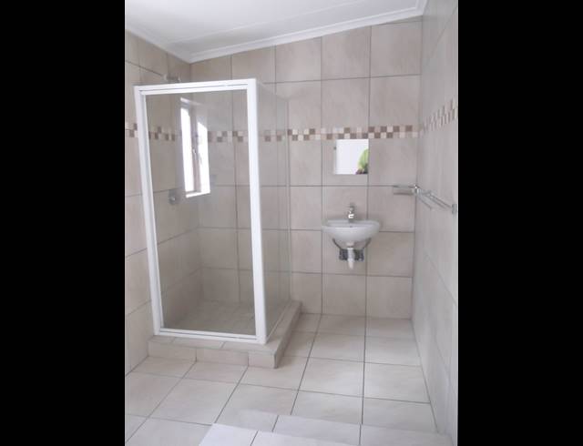 4 bed property to rent in WOODSTOCK